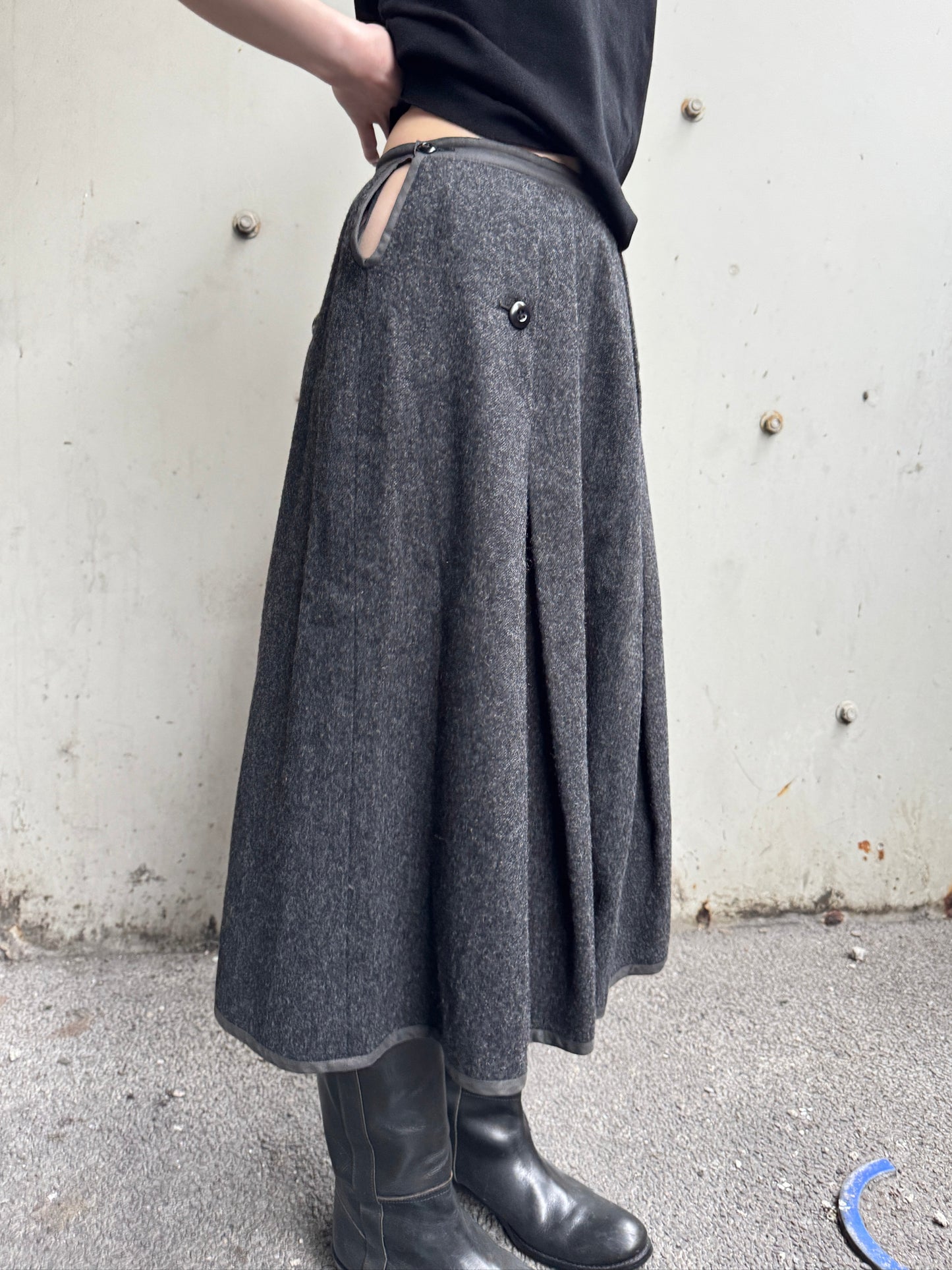 COMME des GARÇONS Structured Wool Pleated Midi Skirt