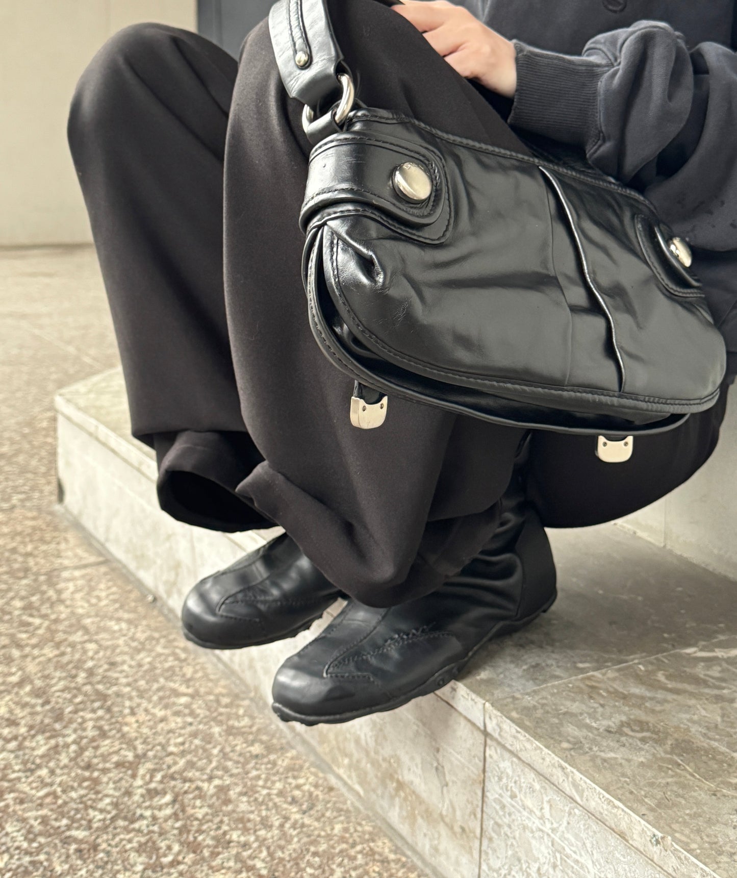 DKNY LEATHER SHOULDER BAG